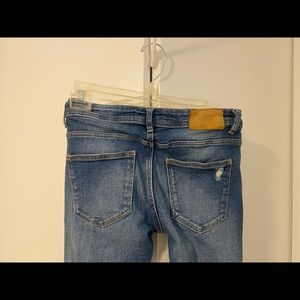 Women’s Zara denim ripped jeans! Size 2